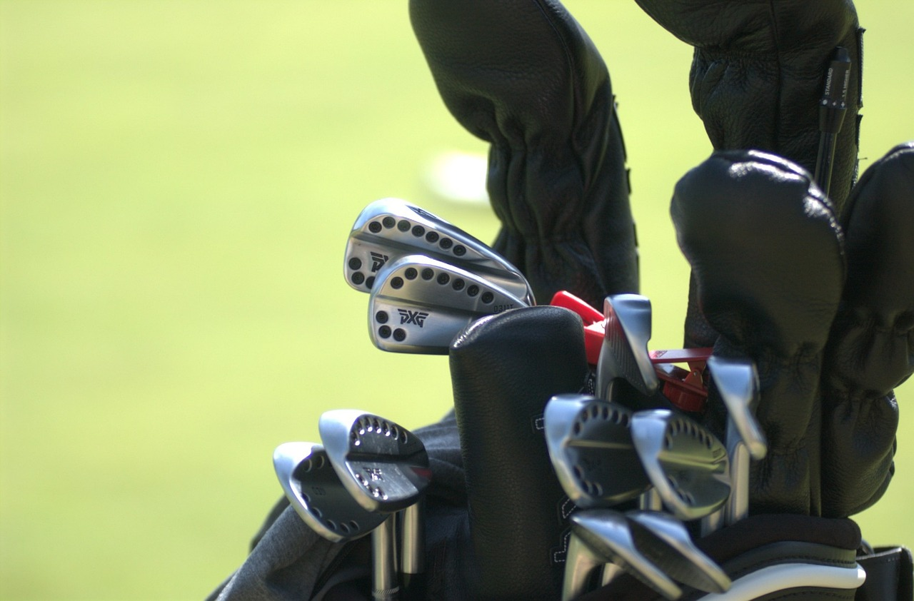 Golf Irons: Mastering Head Types & Shaft Selections